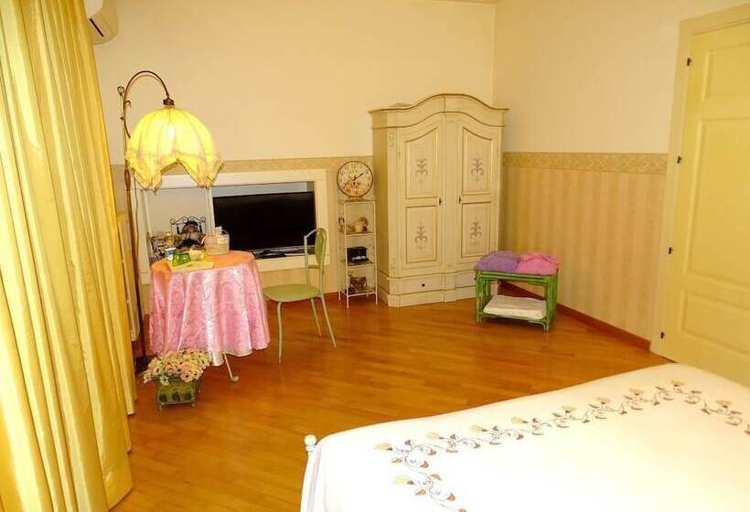 豪华三人间, Villa Gioia Rooms