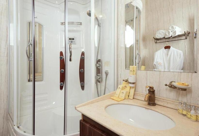 سوییت, Boutique Hotel Traditional