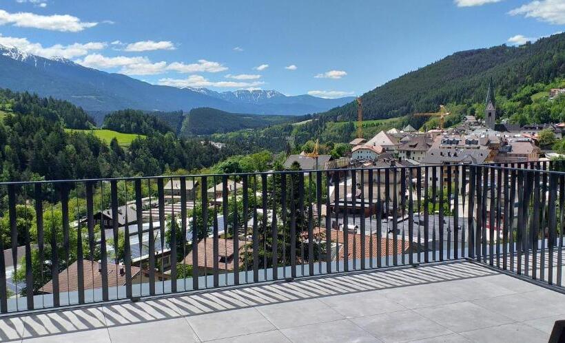 Полулюкс Повышенной Комфортности, Molaris Lodge