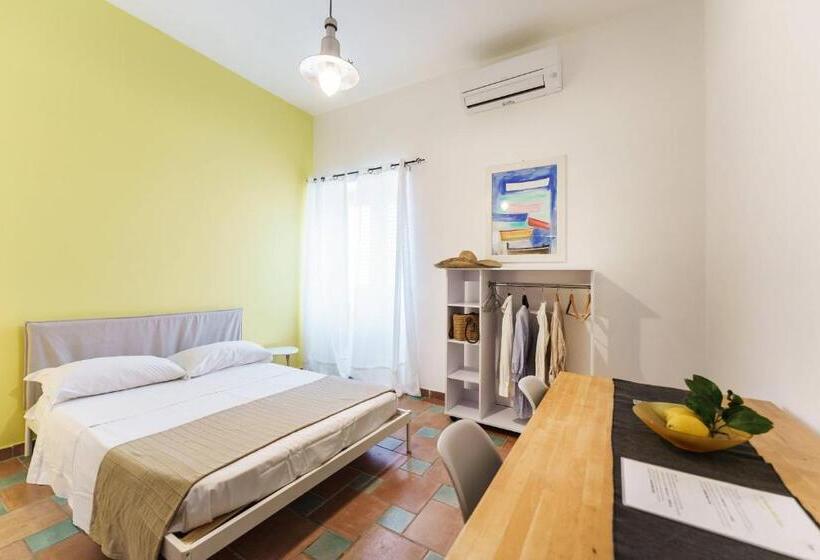 스탠다드 스튜디오, Le Grand Bleu  Gioia Apartments