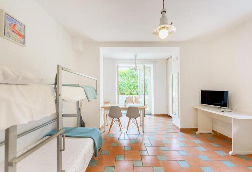 Апартаменты 1 Спальня Нижний Этаж, Le Grand Bleu  Gioia Apartments