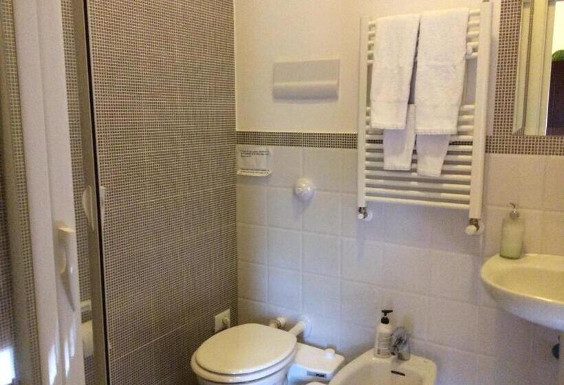 Habitación Triple Estándar, Vado Al Massimo