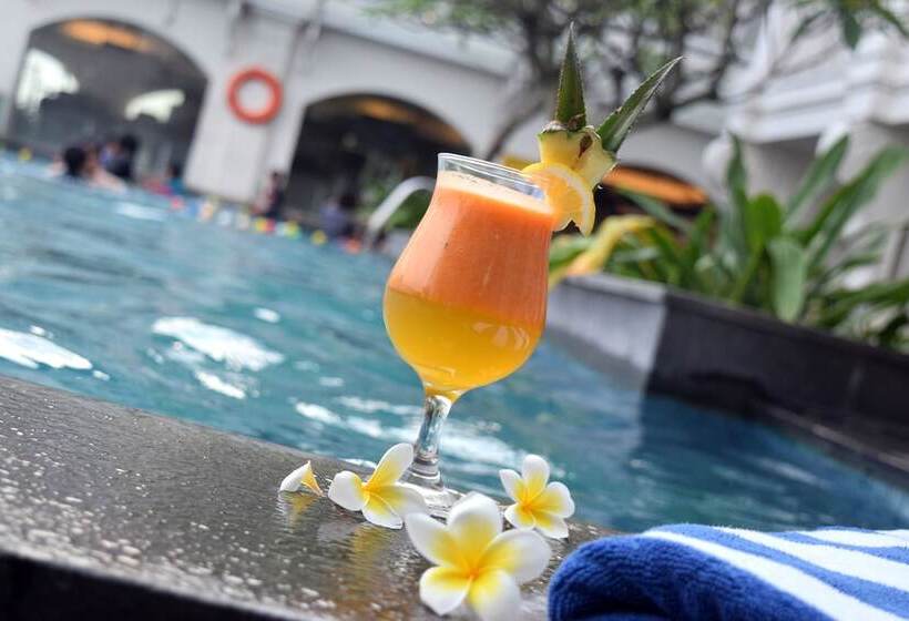 Полулюкс, Grand Zuri Bsd City