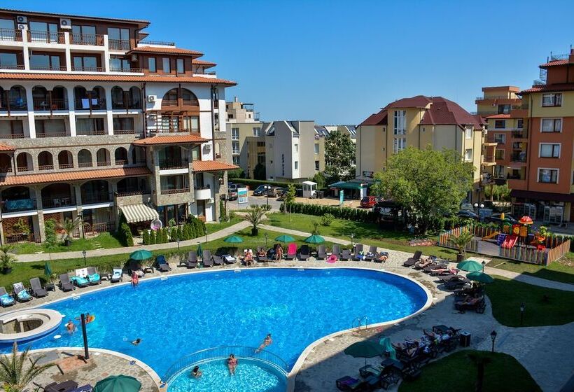 Апартаменты Deluxe с 1 спальней, с видом на бассейн, Olymp Apartcomplex