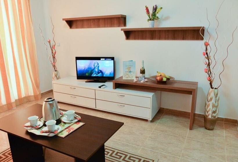 Апартаменты Deluxe с 1 спальней, с видом на бассейн, Olymp Apartcomplex