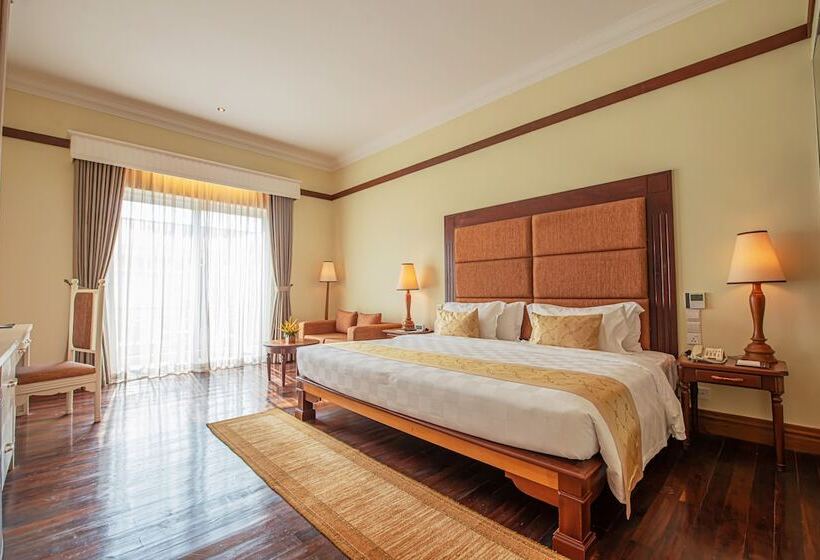 带泳池观景的豪华房, Sokha Siem Reap Resort & Convention Center