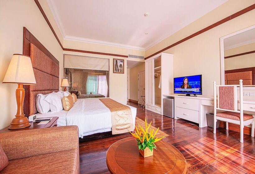 带泳池观景的豪华房, Sokha Siem Reap Resort & Convention Center