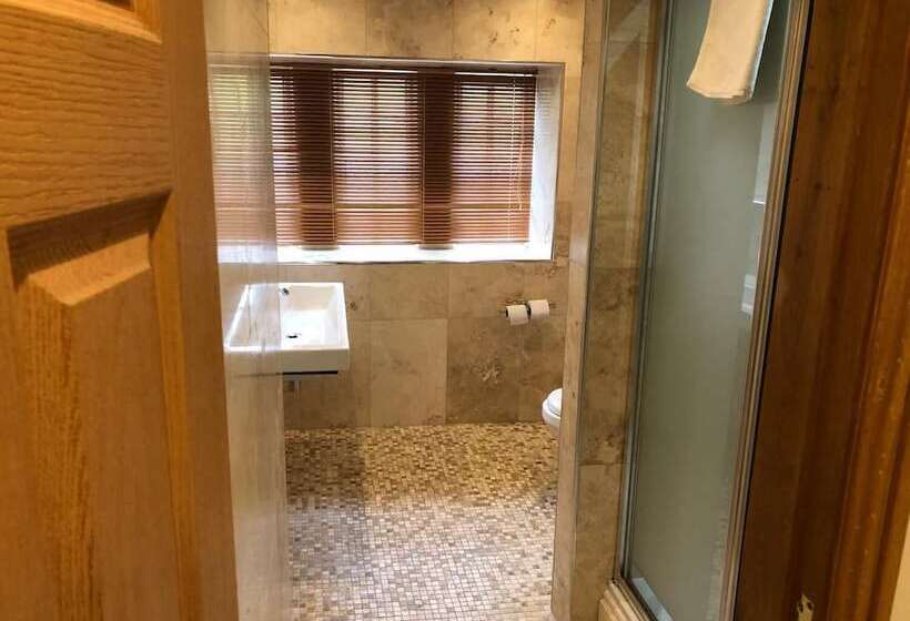 اتاق استاندارد, The George Hotel Stansted Airport