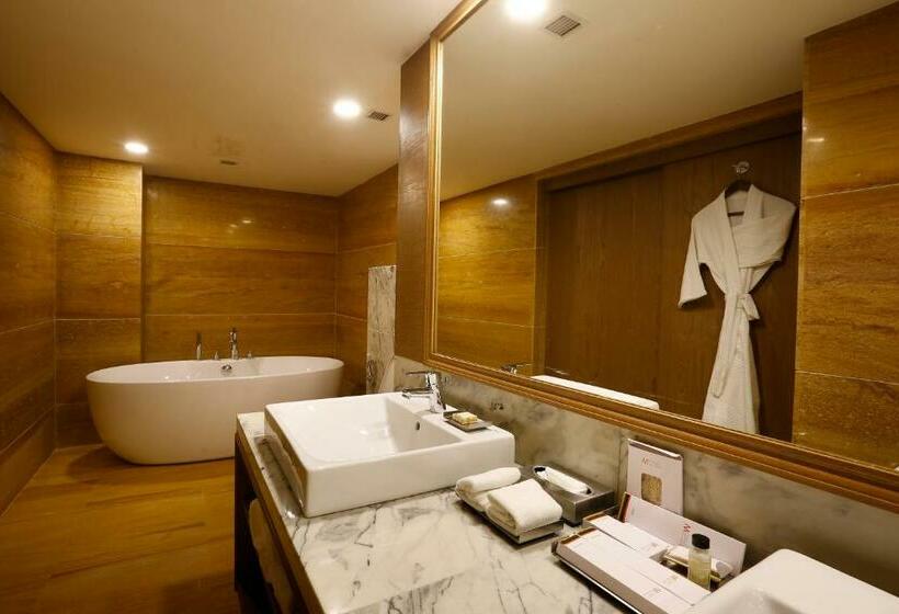 سوئیت با چشم‌انداز, Mosaic Hotel Mussoorie Mallroad