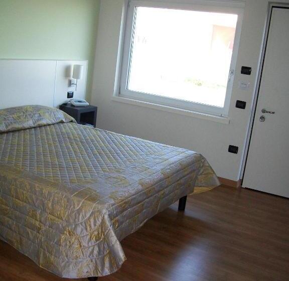 标准三人间, Motel Giglio