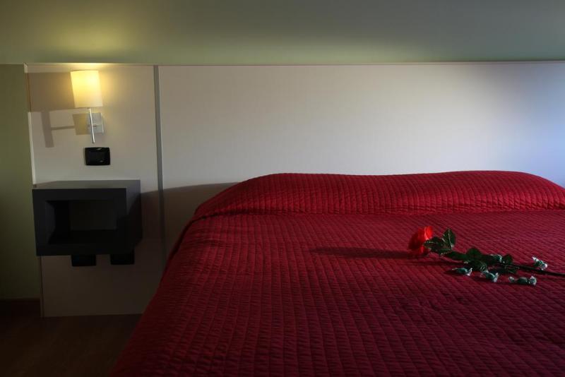 标准三人间, Motel Giglio