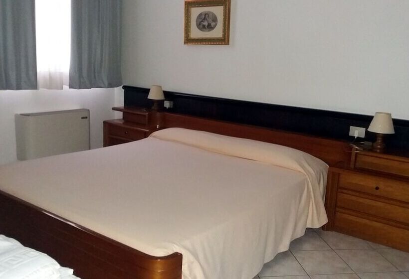 스탠다드 스튜디오, Residence Villa Marina