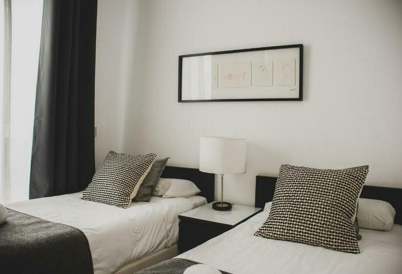 Апартаменты 2 Спальни, Azz Sevilla Torre de La Plata Apartamentos