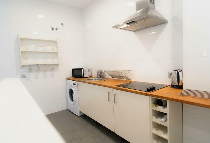 1 Bedroom Penthouse Apartment, Azz Sevilla Torre de La Plata Apartamentos