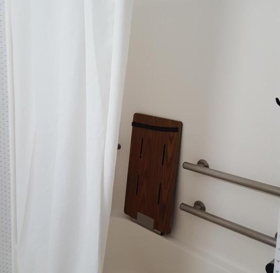 Номер Стандарт Адаптированный для Инвалидов, Rodeway Inn Urbana Champaign University Area