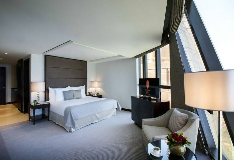 Семейный Номер, Bab Al Qasr