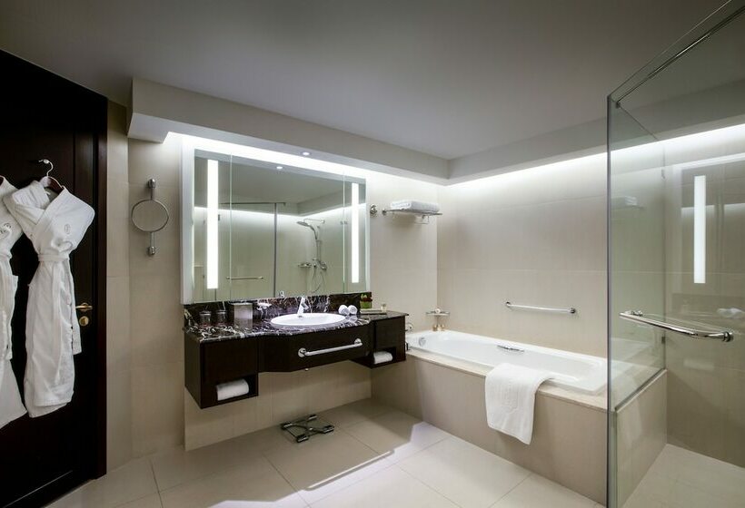 Семейный Номер, Bab Al Qasr
