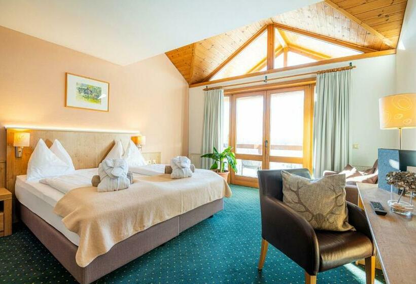 Трехместный Номер Комфорт, Das Gastein   Ganzjährig Inklusive Alpentherme Gastein & Sommersaison Inklusive Gasteiner Bergbahnen