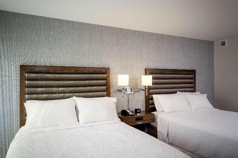 חדר סטנדרט עם מרפסת, Hampton Inn & Suites By Hilton Seattle/northgate