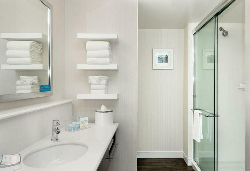 חדר סטנדרט עם מיטת קינג, Hampton Inn & Suites By Hilton Seattle/northgate