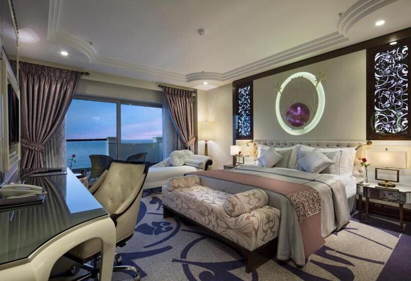 اتاق سه نفره دلوکس با چشم‌انداز دریا, Merit Royal Premium Hotel Casino & Spa