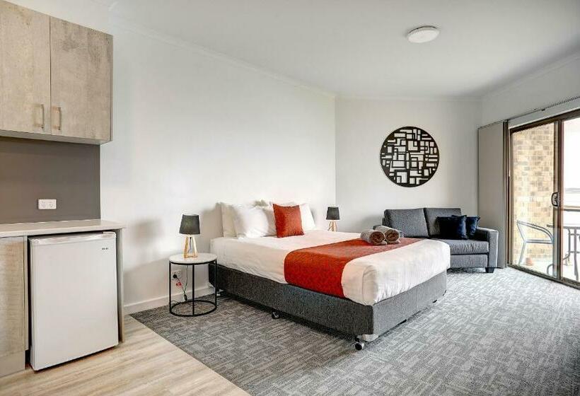 标准间, Limani Motel