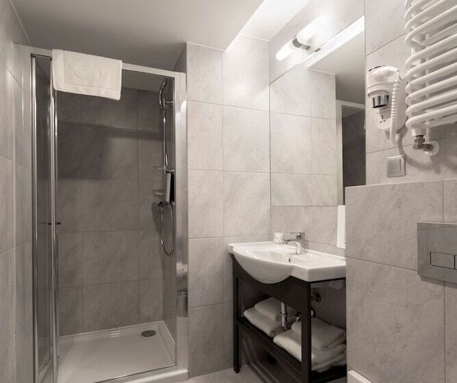 Номер Стандарт, Golden Tulip Krakow Kazimierz
