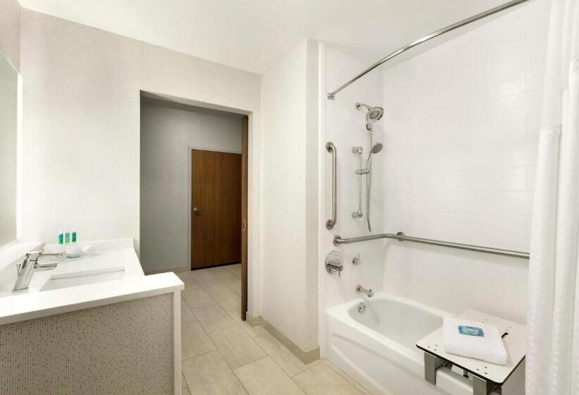 Номер Стандарт Кровать Квин Адаптированный для Инвалидов, Holiday Inn Express & Suites Salisbury, An Ihg