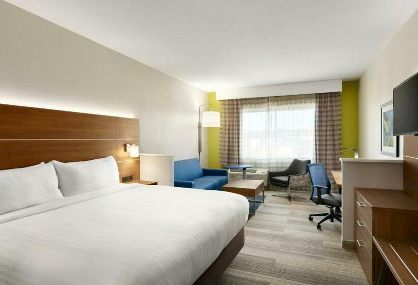 Люкс Кровать Кинг, Holiday Inn Express & Suites Salisbury, An Ihg