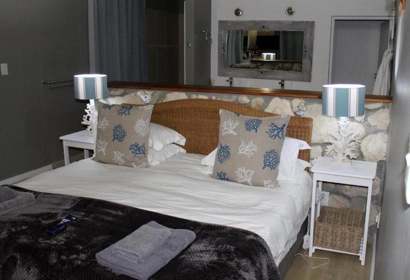 Дом 4 Спальни, Kleinzee Oceanfront Guest House