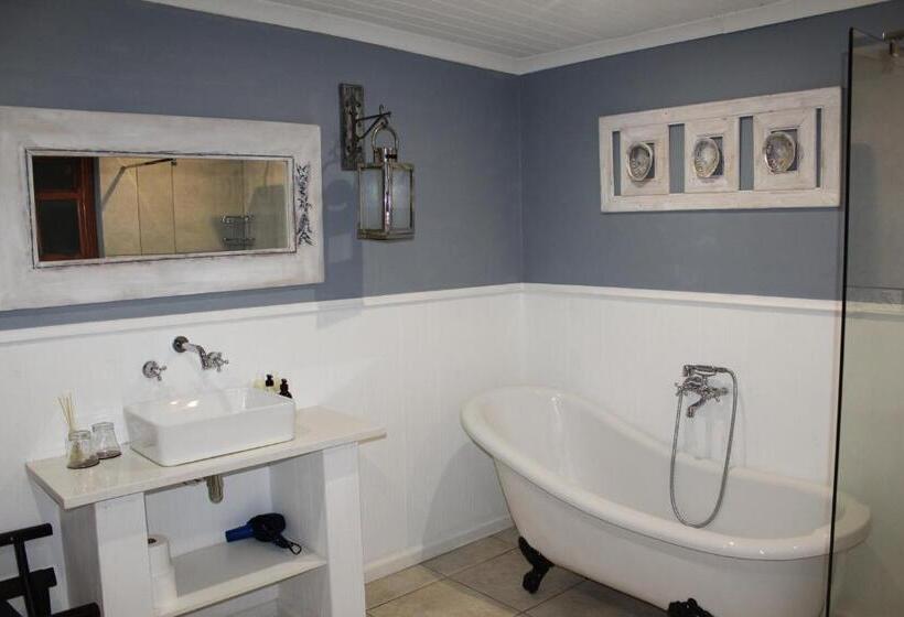 Дом 4 Спальни, Kleinzee Oceanfront Guest House