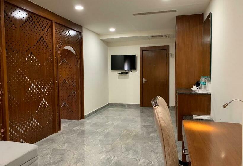 سوئیت پرزیدنت, Hyderabad Grand
