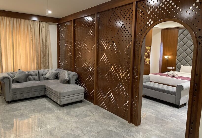 سوئیت پرزیدنت, Hyderabad Grand