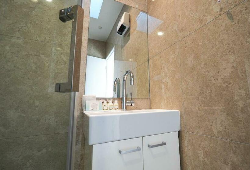 استودیوی استاندارد, Colombo Lodge