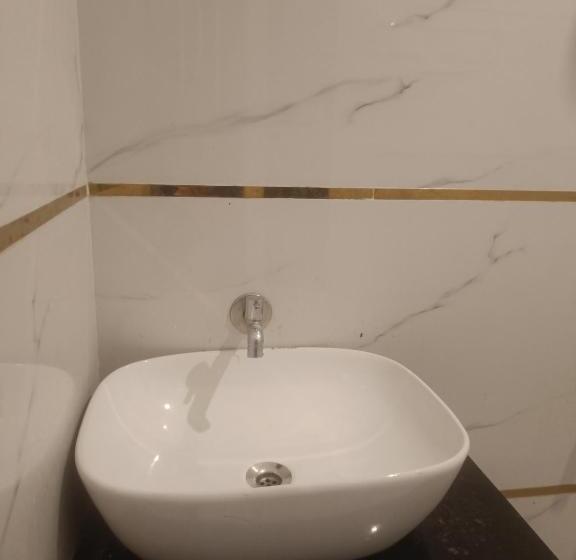 Deluxe Room, Meera