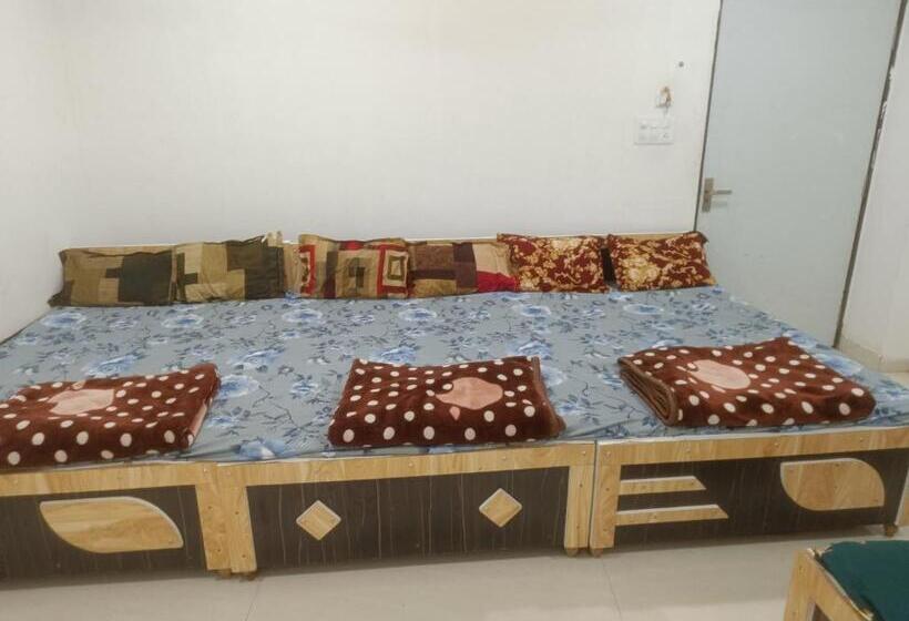 Family Room, Meera