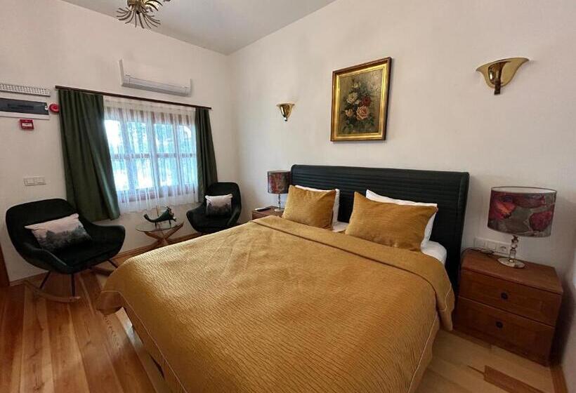 Люкс Вид на Бассейн, Portofino Urla Boutique