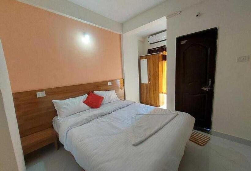 Трехместный Номер Классика, Spot On Hotel Crystal Executive