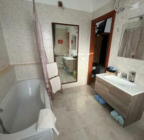 스탠다드 발코니 룸, Triangolo Delle Bermuda B&b