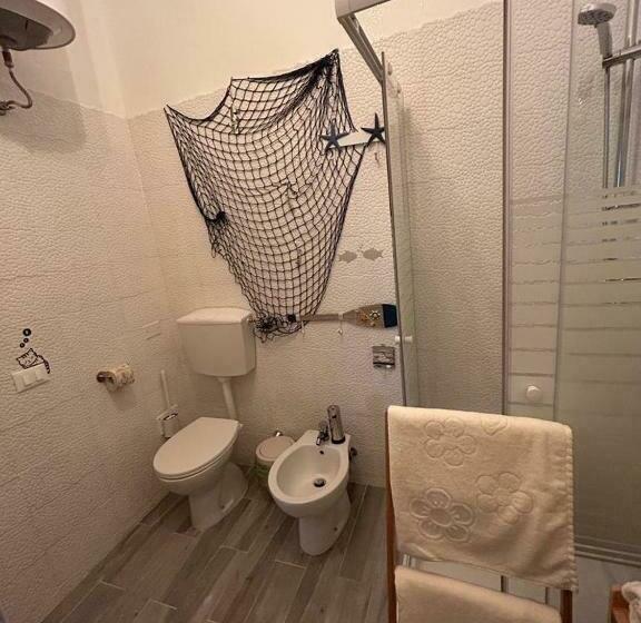 발코니가 있는 4인용 스탠다드 룸, Triangolo Delle Bermuda B&b
