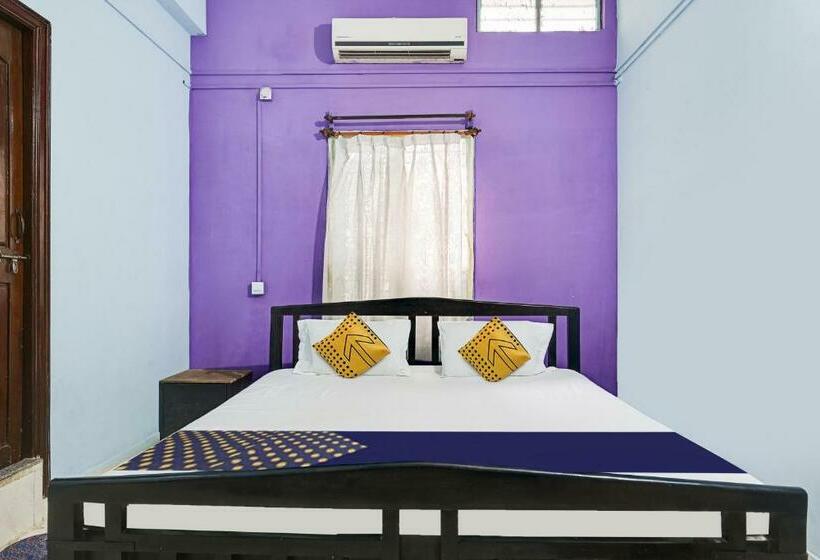 Трехместный Номер Классика, Spot On Shree Renuka Residency Lodge