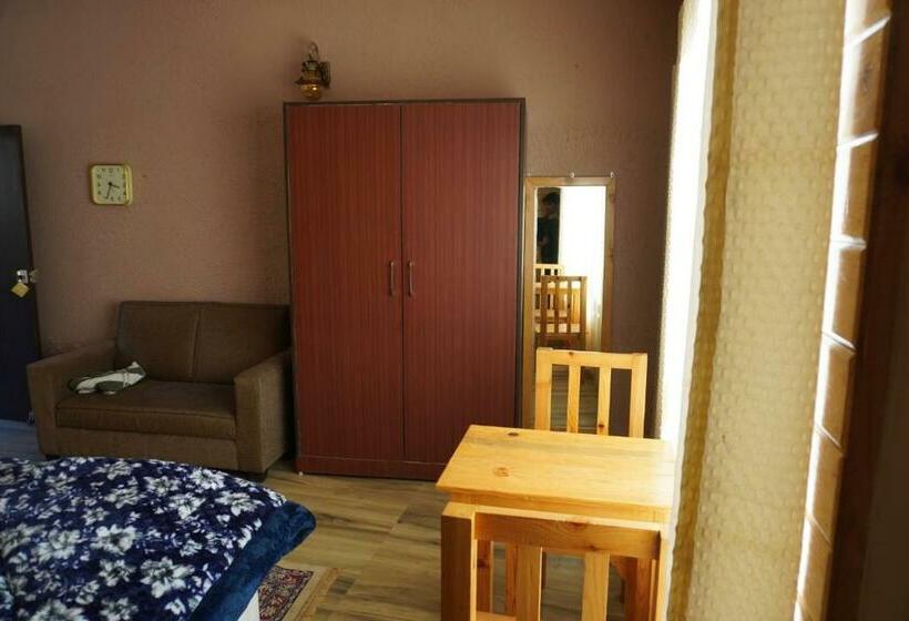 Студио Стандарт с Балконом, Saanjh Cafe & Resorts Pangoot