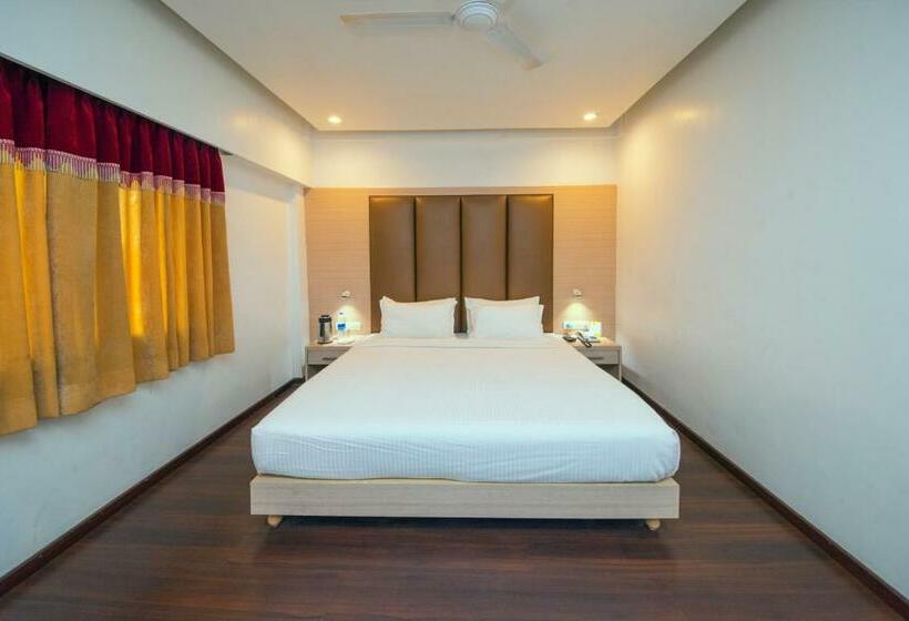 Номер Deluxe Кровать Кинг, B S Plaza
