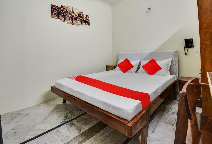 Трехместный Номер Классика, Oyo Flagship Hotel Azad Inn