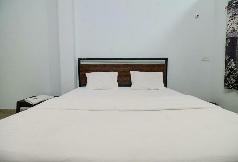 三人经典房间, Oyo Hotel Royal Inn