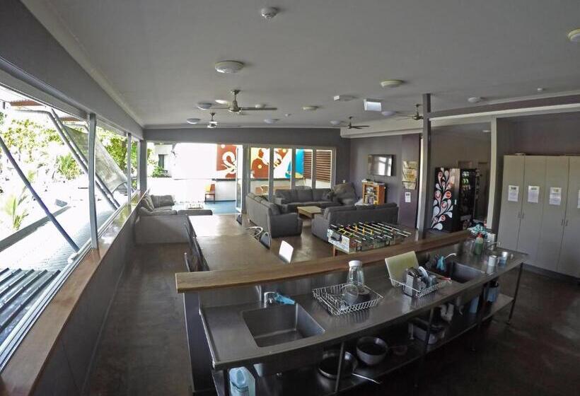 Кровать в Общей Комнате, Global Backpackers Port Douglas