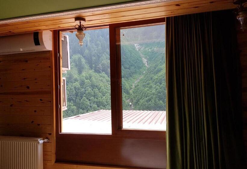 سوئیت با چشم‌انداز رودخانه, Ayder Doga Resort