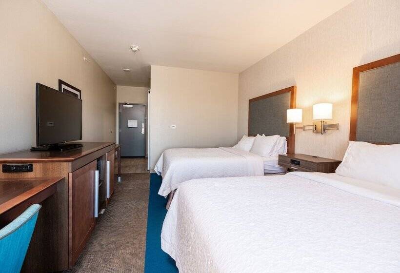 스탠다드 룸, Flag Point Inn & Suites Pratt By Fairbridge