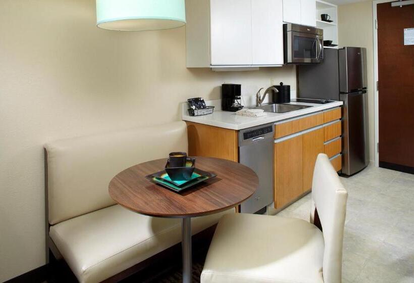 Люкс Superior, Hawthorn Suites By Wyndham Wheeling At The Highlands