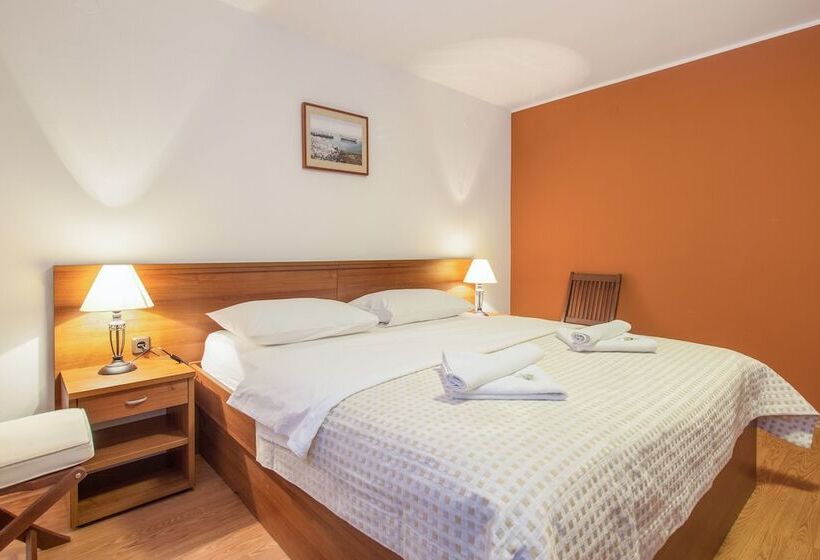 חדר סטנדרט נוף לים עם מרפסת, Plava Laguna